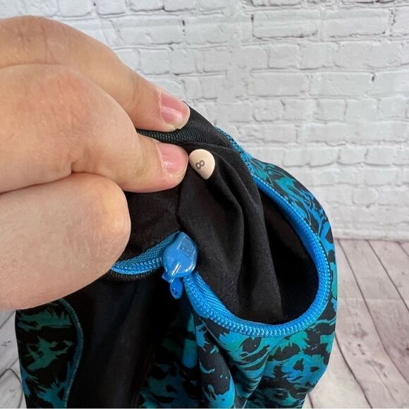 lululemon Stop At Nothing Crop Size 8 in Fleur Sombre Kayak Blue Dragonfly - Picture 8 of 8